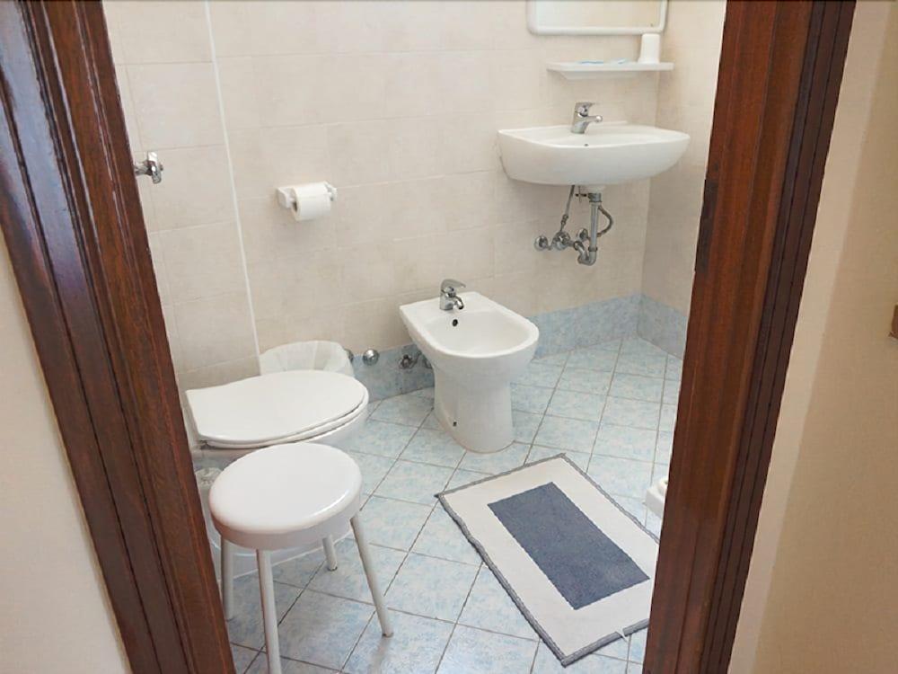 Hotel Ines Чезенатико Екстериор снимка