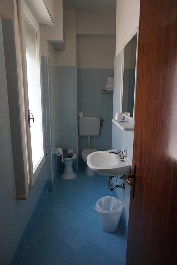 Hotel Ines Чезенатико Екстериор снимка
