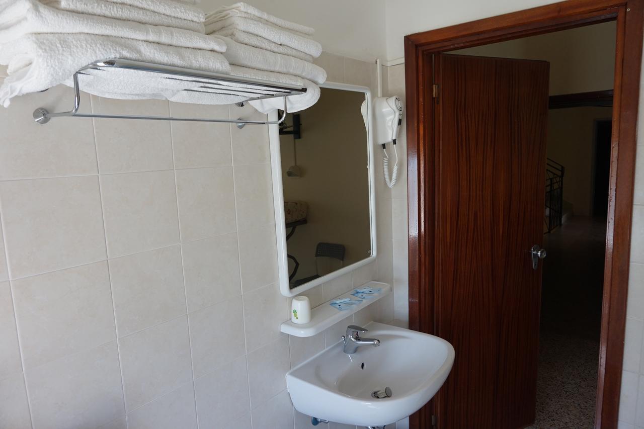 Hotel Ines Чезенатико Екстериор снимка