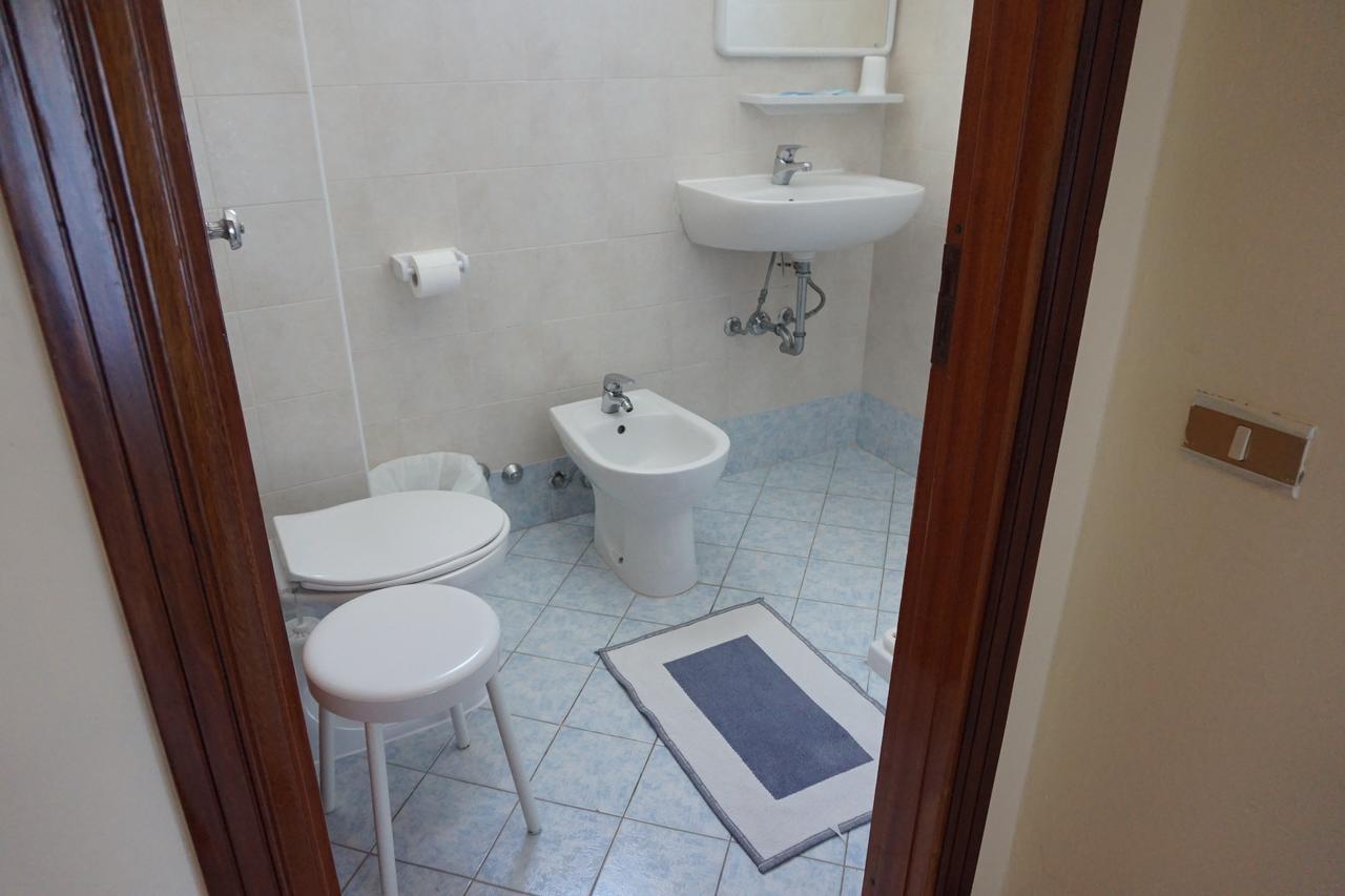 Hotel Ines Чезенатико Екстериор снимка