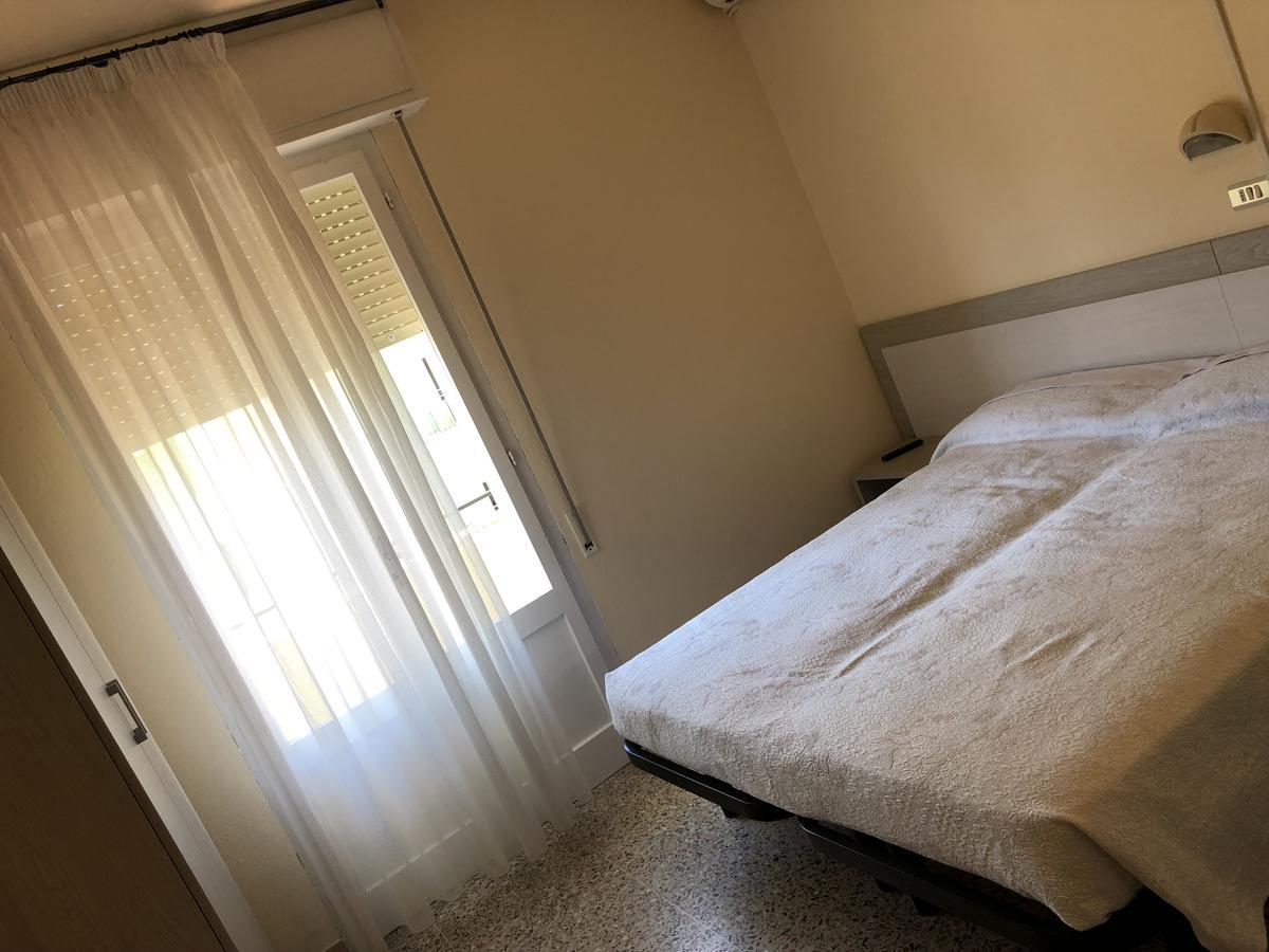 Hotel Ines Чезенатико Екстериор снимка
